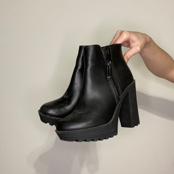 Faux leather heeled booties | Bongo - Picture 2 of 3